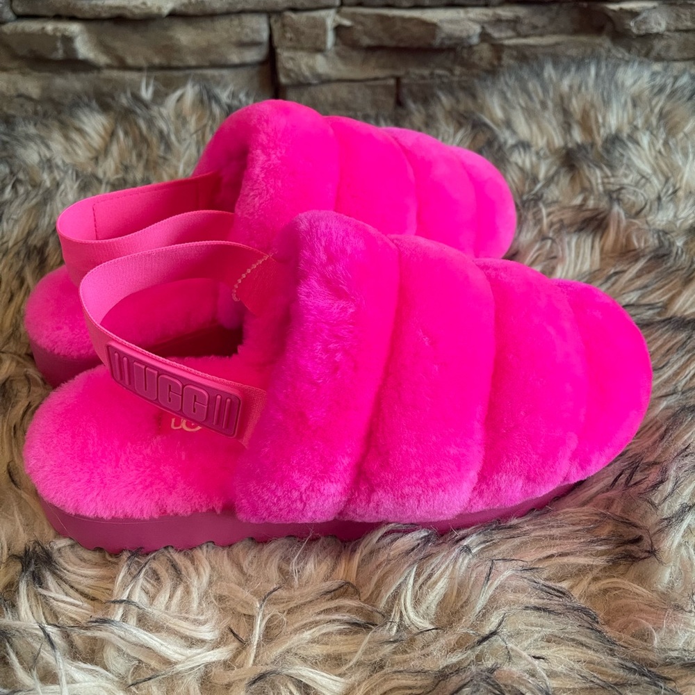 🩷UGG Women’s Yeah Slipper closed toe, size 7🩷